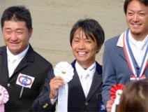 馬術競技　成年男子　増山　大治郎選手（中央） （トップスコアー　第４位）